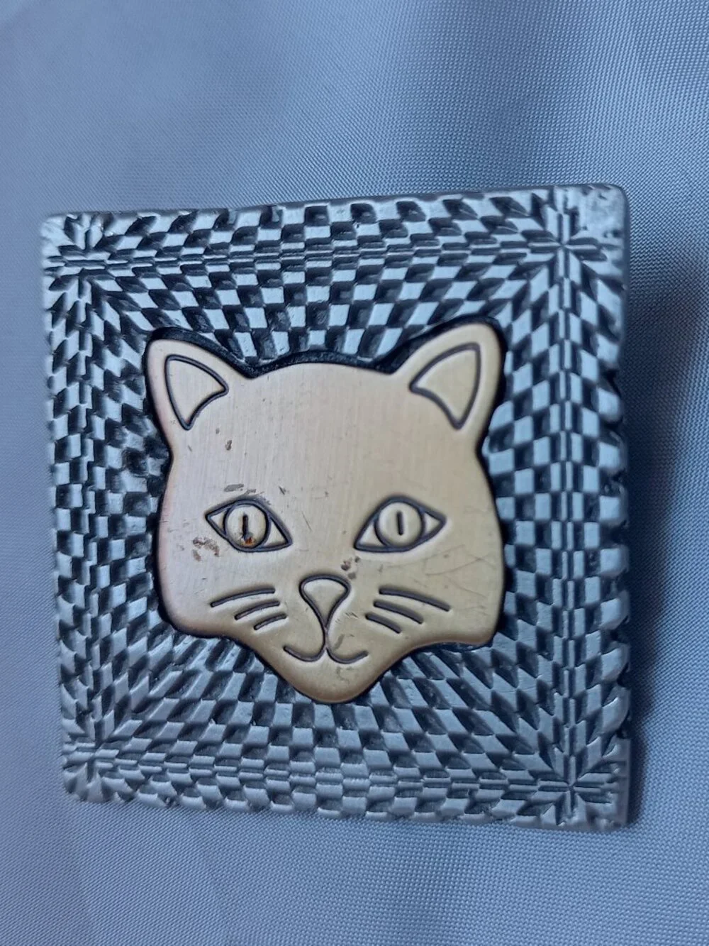 Two tone cat brooch